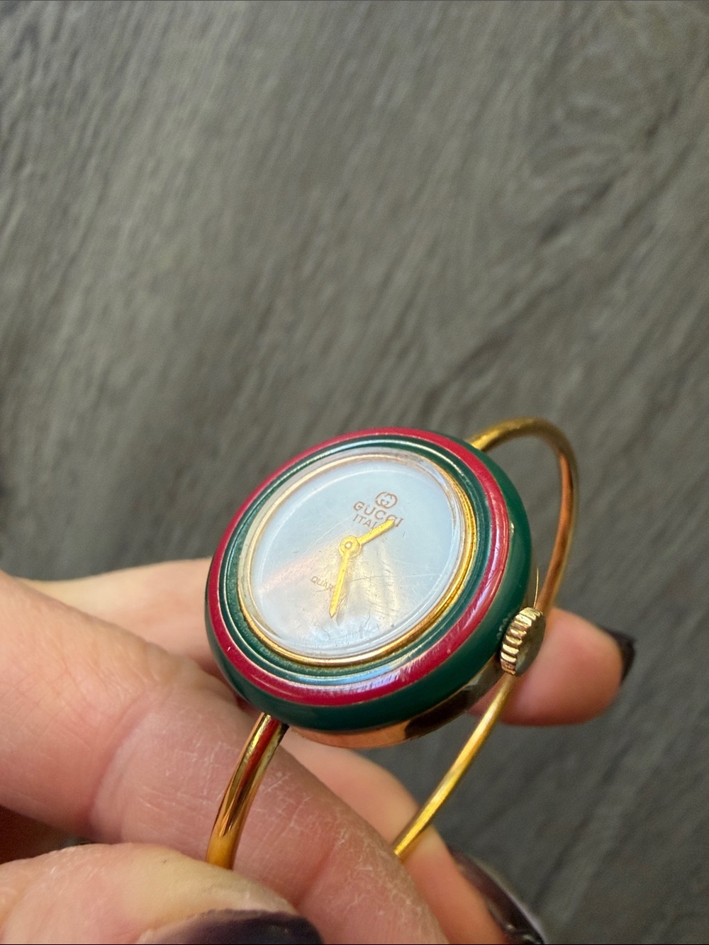 Vintage Gucci Gold Bangle Watch with Green and Red Enamel Accents - Picture 2 of 7